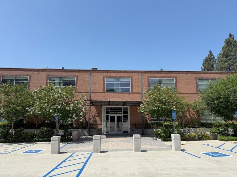 100 E Tujunga Ave, Burbank, CA for lease - Building Photo - Image 2 of 9