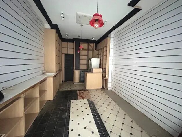 Retail in Paris for sale - Interior Photo - Image 3 of 5