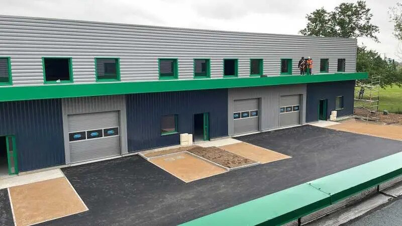 Location Local d'activités 230 m² - Photo 1