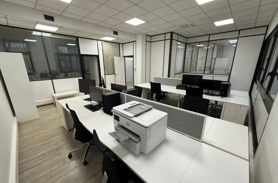 107-113 Rue Victor Hugo, Levallois-Perret for lease - Building Photo - Image 3 of 16