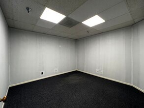 9944 S Roberts Rd, Palos Hills, IL for lease Interior Photo- Image 2 of 11