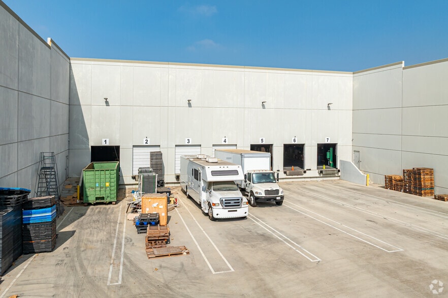 5589 Ayala Ave, Irwindale, CA for lease - Building Photo - Image 2 of 4