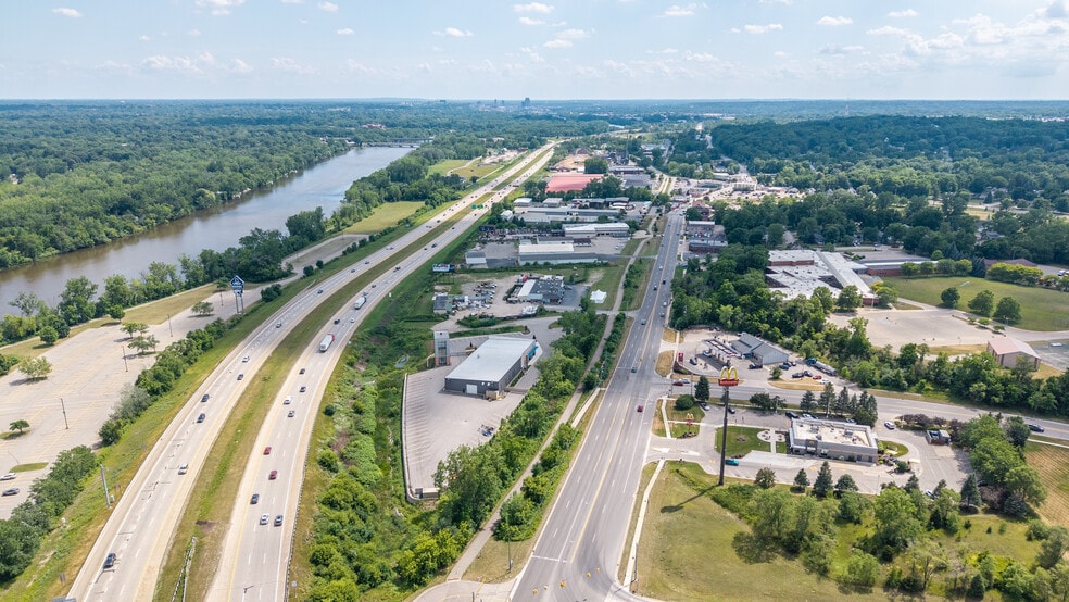 247 Morrissey Dr NE, Comstock Park, MI for sale - Building Photo - Image 3 of 9