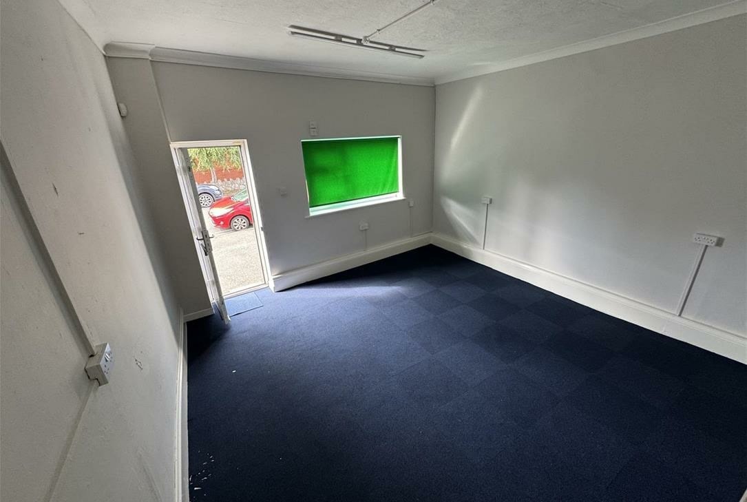 14 Cranford Crescent, Rhos On Sea, Colwyn Bay for lease Interior Photo- Image 1 of 3