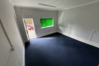 14 Cranford Crescent, Rhos On Sea, Colwyn Bay for lease Interior Photo- Image 1 of 3