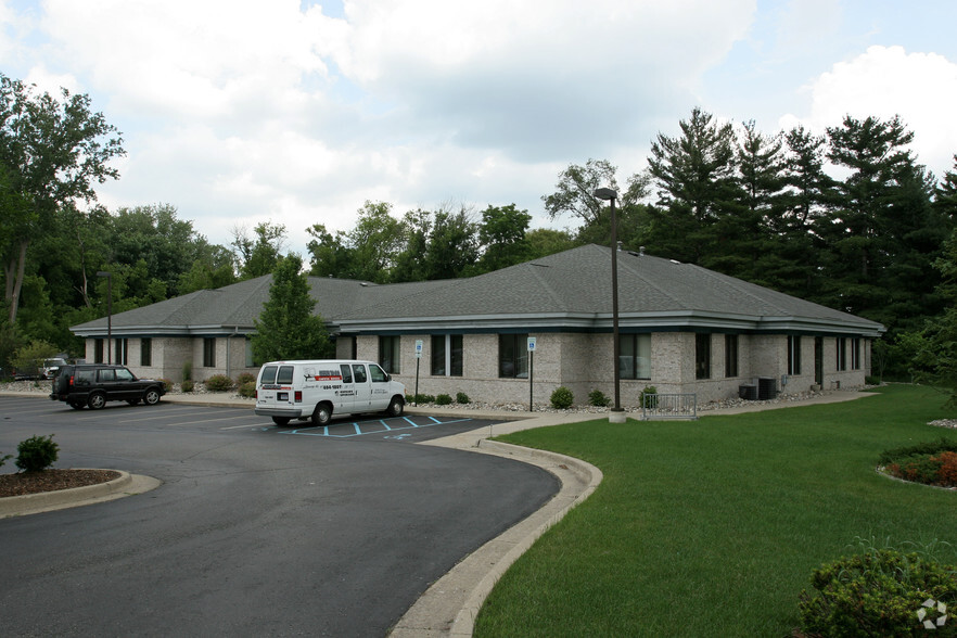 612 W Lake Lansing Rd, East Lansing, MI for lease - Building Photo - Image 3 of 5