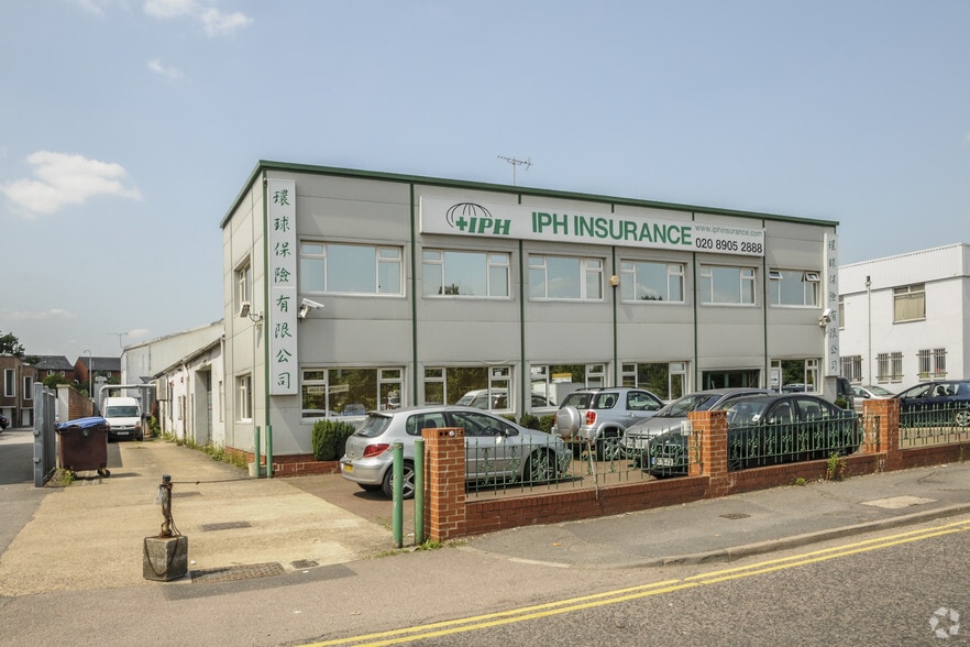 Stirling Way, Borehamwood for lease - Building Photo - Image 1 of 3