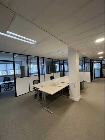 Office in Boulogne-Billancourt for lease - Building Photo - Image 3 of 7