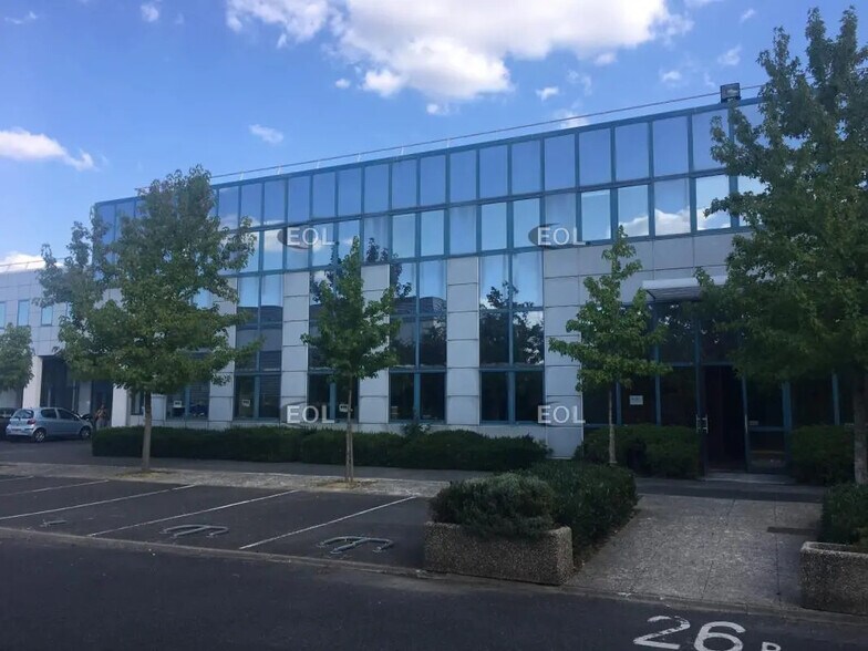 Flex in Fresnes for lease - Building Photo - Image 2 of 12