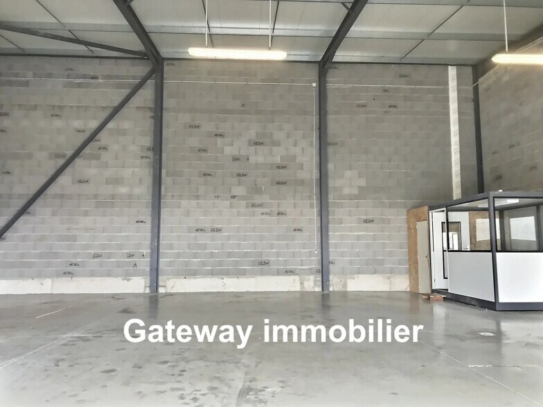 Industrial in Riom for lease - Building Photo - Image 3 of 6