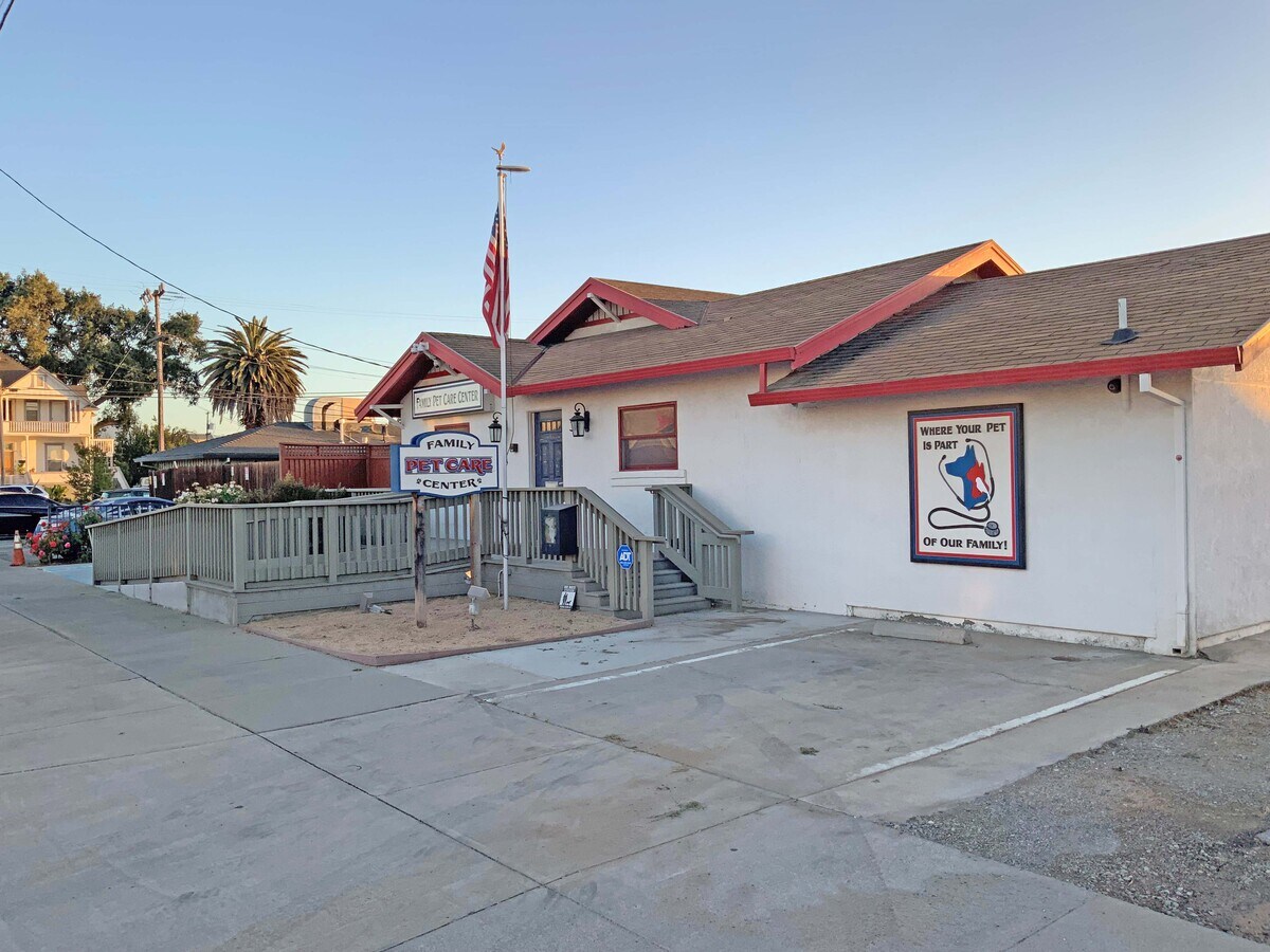 38 East St, Hollister, CA 95023 Family Pet Care Center