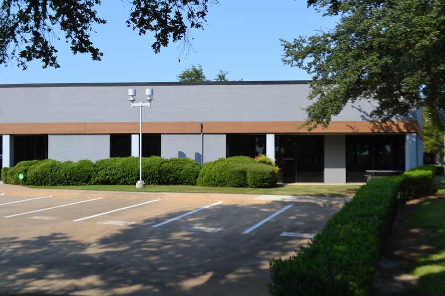 8101 Ridgepoint Dr, Irving, TX for lease - Building Photo - Image 2 of 4