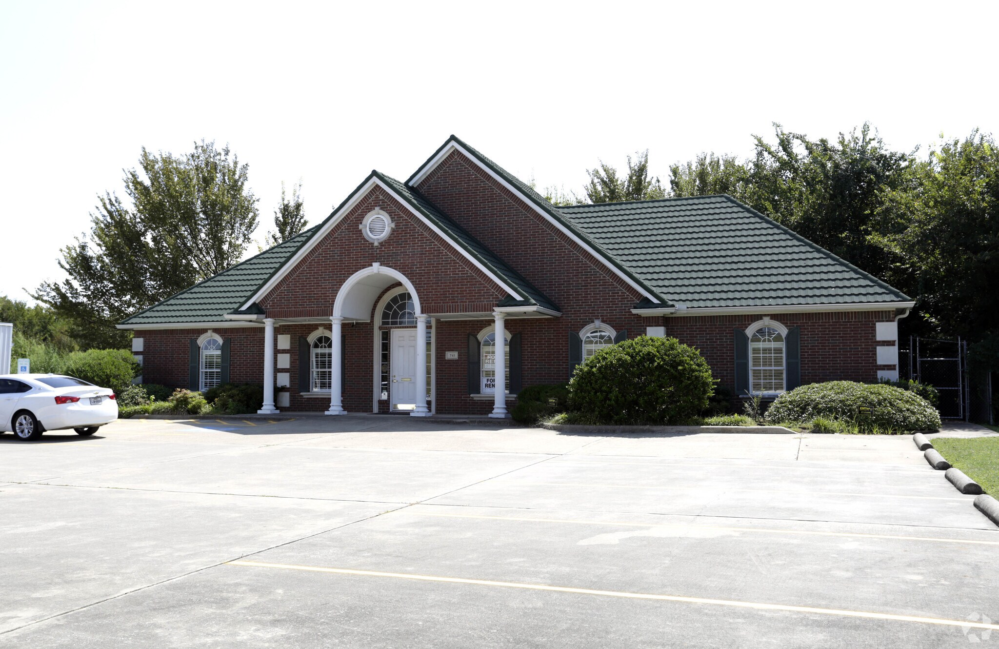 Office in Grand Prairie, TX for sale Primary Photo- Image 1 of 1