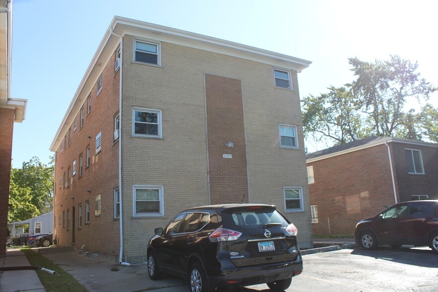 3229 Commercial Ave, South Chicago Heights, IL for sale - Primary Photo - Image 1 of 23