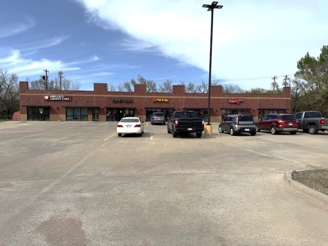 1904 W Broadway Ave, Sulphur, OK for lease - Building Photo - Image 2 of 27