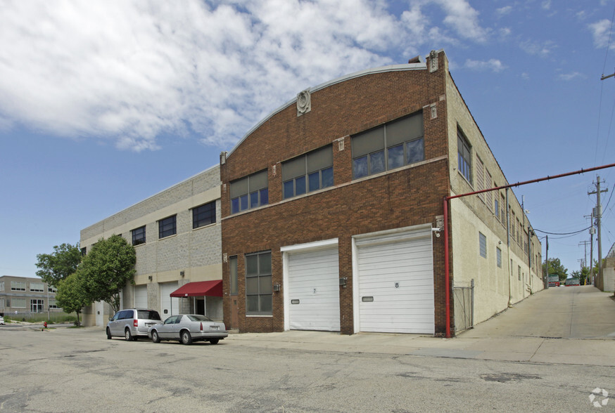 424 W Cherry St, Milwaukee, WI for sale - Building Photo - Image 1 of 6