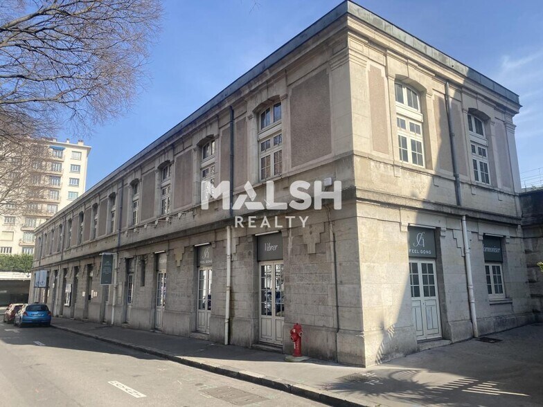 Office in Lyon for lease - Building Photo - Image 1 of 6