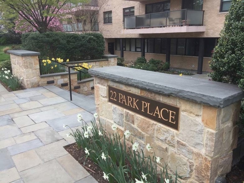 20-24 Park Pl, Great Neck, NY for lease - Building Photo - Image 1 of 17