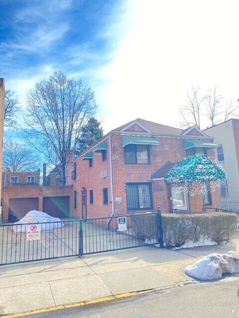 2136 Matthews Ave, Bronx, NY for sale Primary Photo- Image 1 of 1