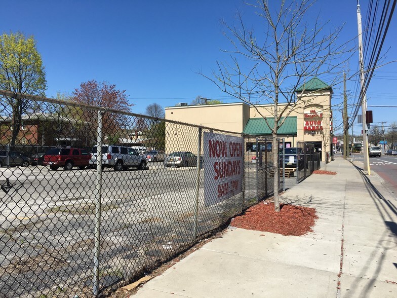 1525-1535 Hylan Blvd, Staten Island, NY for sale - Building Photo - Image 1 of 1