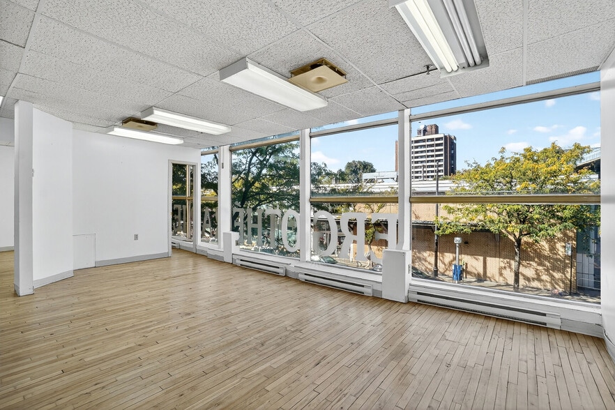 1988 Rue Sainte-Catherine E, Montréal, QC for lease - Building Photo - Image 2 of 10