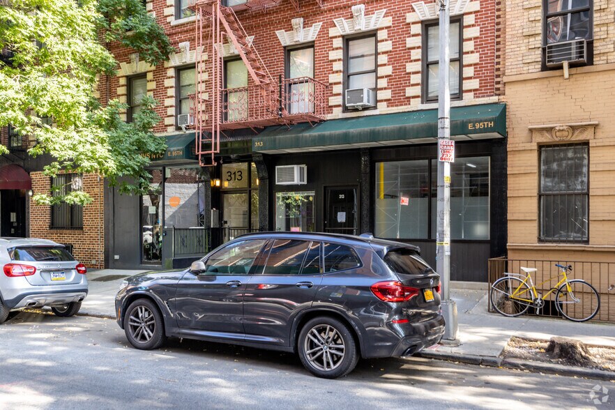 313 E 95th St, New York, NY for sale - Building Photo - Image 3 of 17