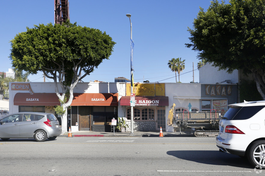 11609-11613 Santa Monica Blvd, Los Angeles, CA for lease - Building Photo - Image 2 of 5