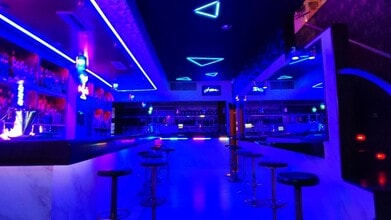 Retail in Barcelona, Barcelona for lease Interior Photo- Image 2 of 6