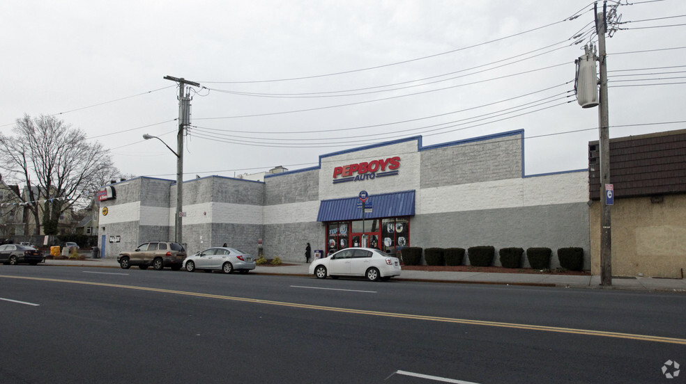 2633 E Tremont Ave, Bronx, NY for lease - Primary Photo - Image 1 of 4