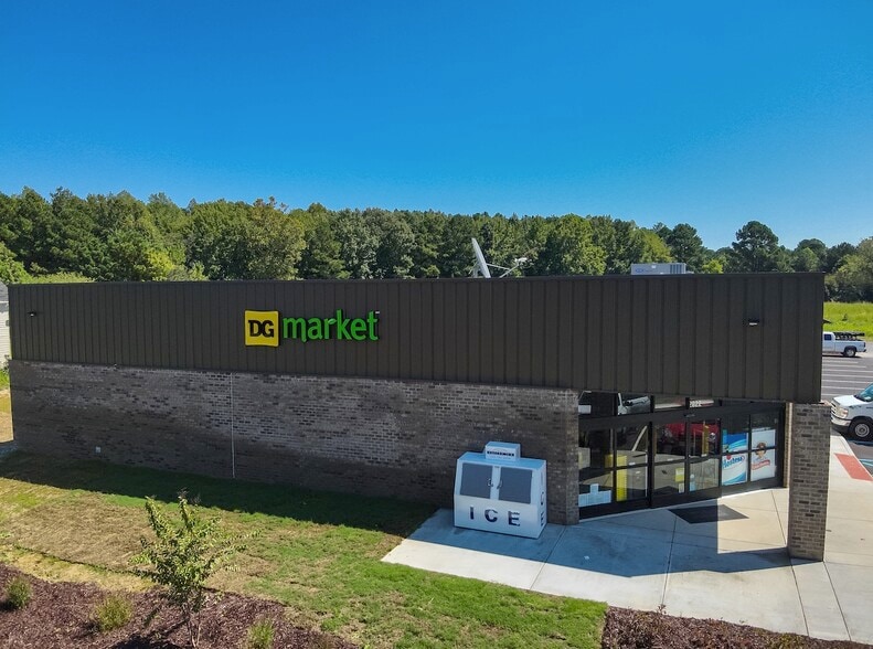 2022 Greys Point Rd, Topping, VA for sale - Building Photo - Image 2 of 5