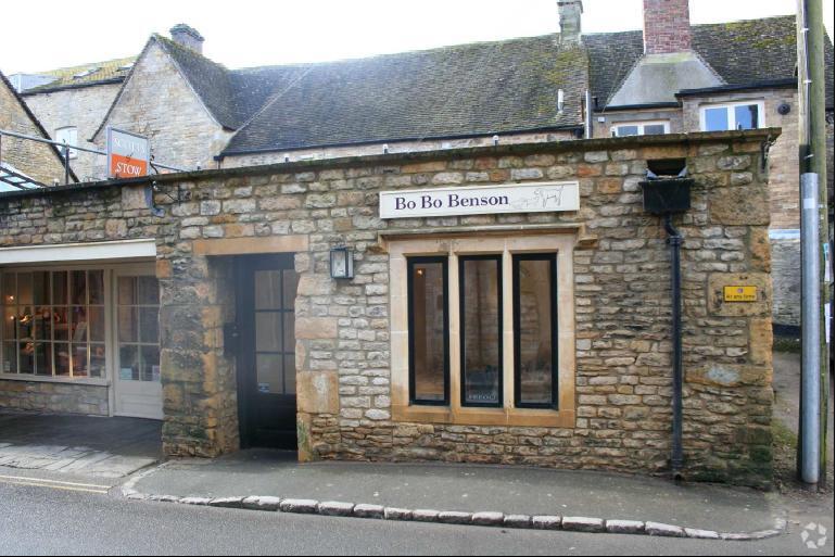 The Square, Stow On The Wold for sale - Primary Photo - Image 1 of 1
