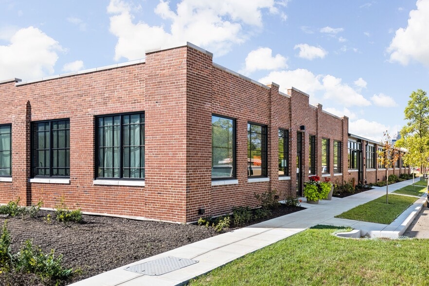 1351 E Roosevelt Ave, Indianapolis, IN for lease - Building Photo - Image 1 of 8