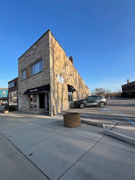 11 Highwood Ave, Highwood, IL for sale - Building Photo - Image 1 of 1