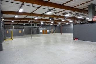 8411-8421 Canoga Ave, Canoga Park, CA for lease Interior Photo- Image 2 of 6