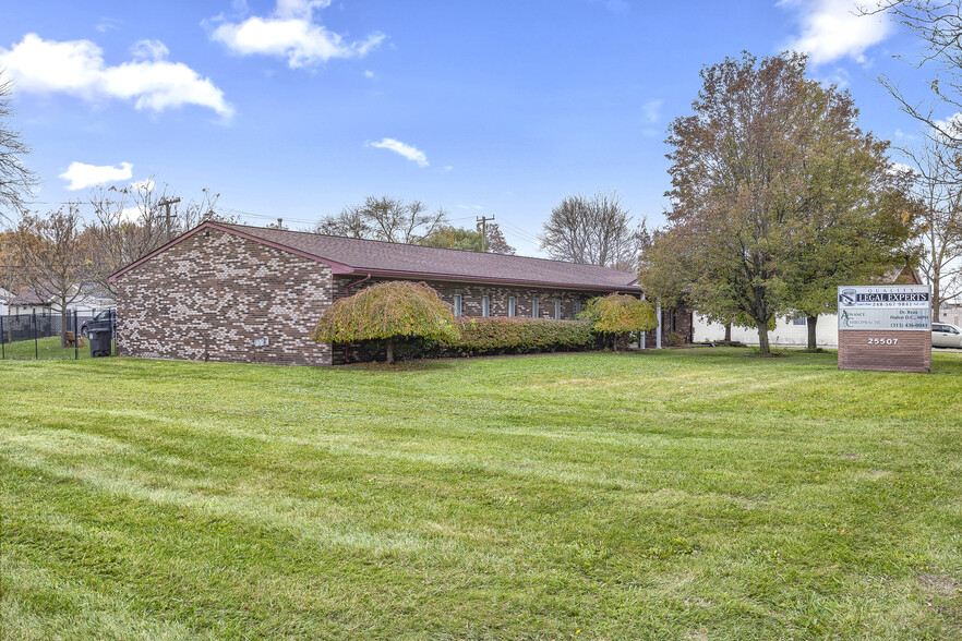 25507 Ecorse Rd, Taylor, MI for sale - Building Photo - Image 1 of 1