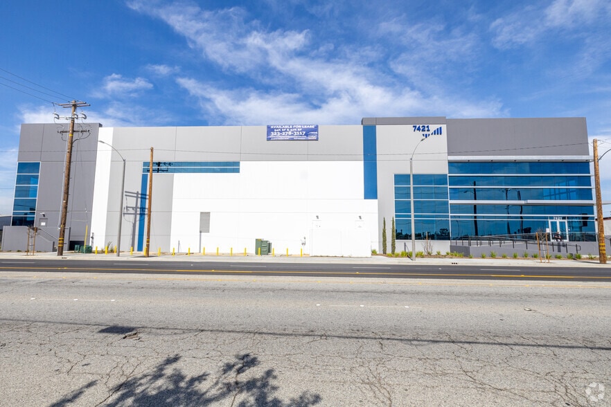 7421 E Slauson Ave, Commerce, CA for sale - Building Photo - Image 3 of 5