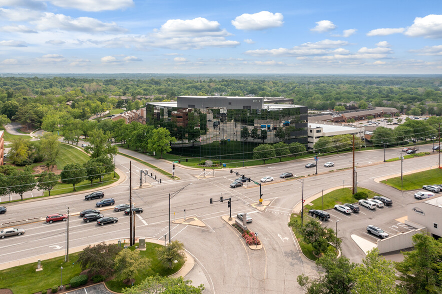 12312 Olive Blvd, Creve Coeur, MO for lease - Building Photo - Image 3 of 19