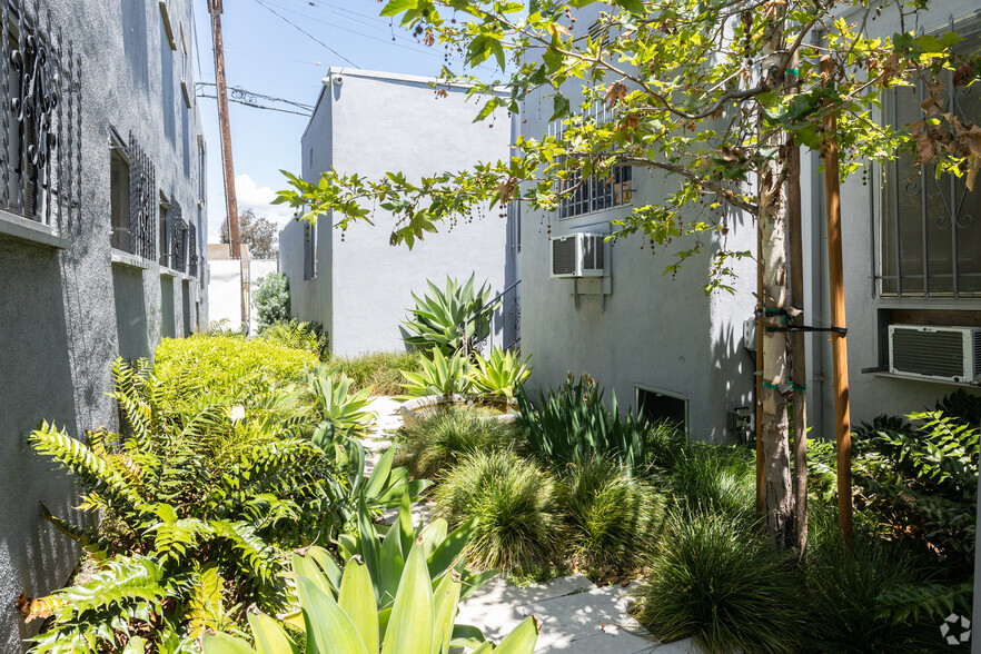 3307-3309 Pico Blvd, Santa Monica, CA for sale - Building Photo - Image 3 of 17