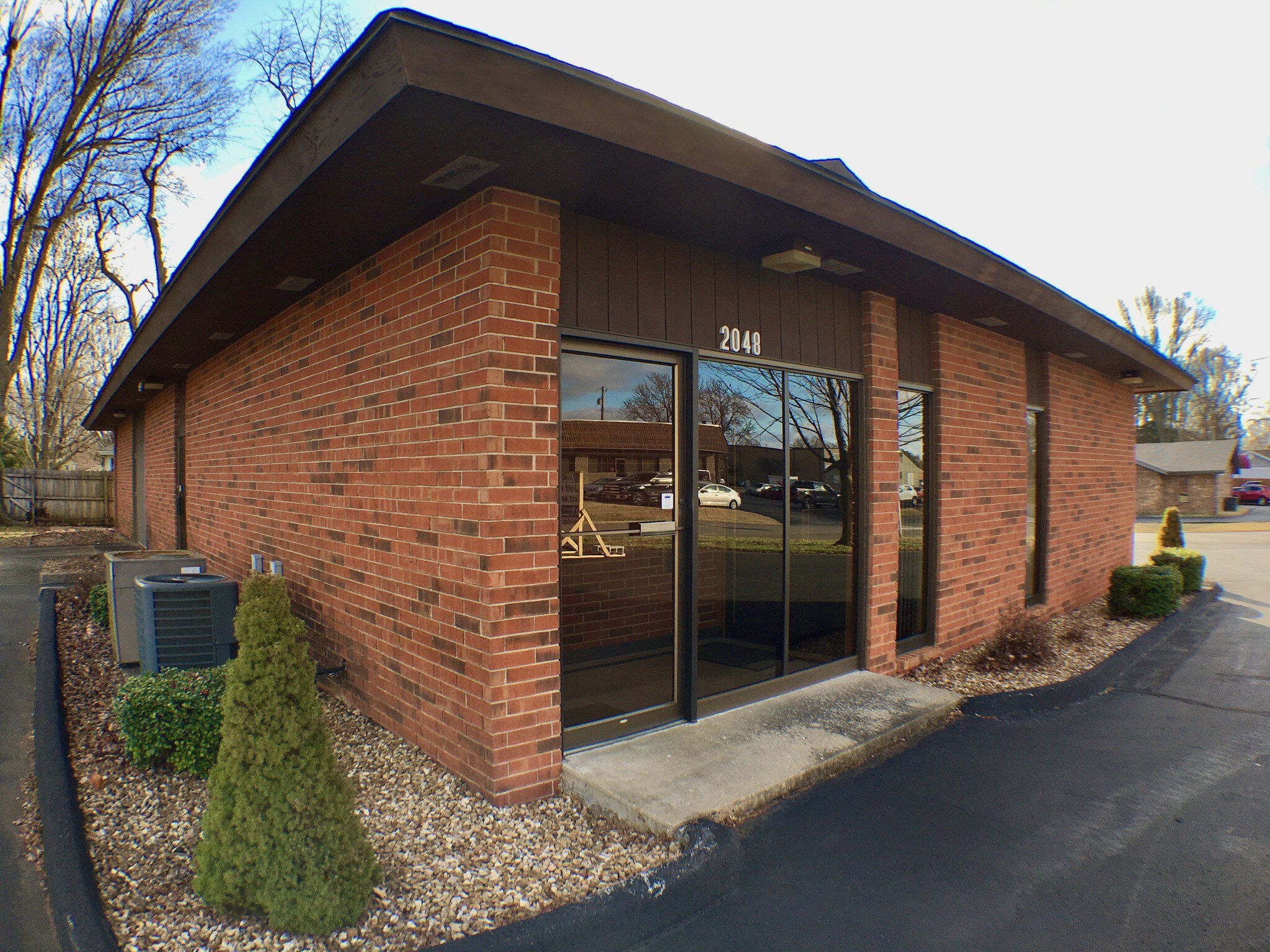 2048 S Stewart Ave, Springfield, MO for sale Building Photo- Image 1 of 1