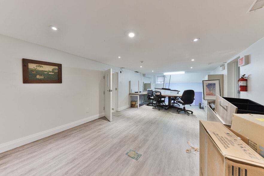 15 Mississauga Rd S, Mississauga, ON for lease - Building Photo - Image 2 of 24