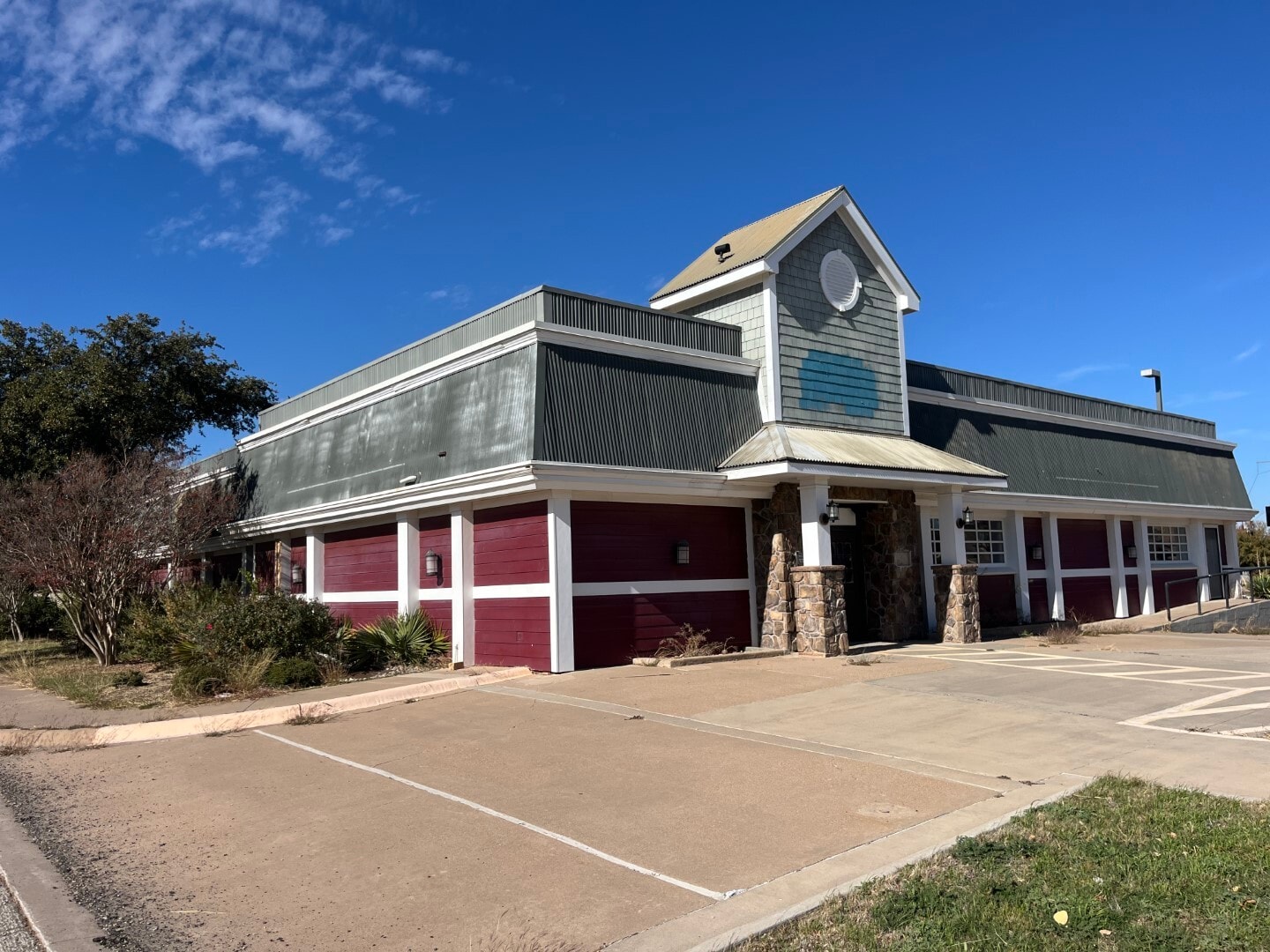 3909 Sunset Dr, San Angelo, TX for lease Building Photo- Image 1 of 8