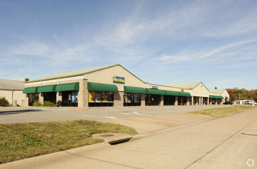 1055 Holiday Dr, Conway, AR for lease - Primary Photo - Image 1 of 14