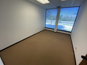 540-550 W Frontage Rd, Northfield, IL for lease Interior Photo- Image 2 of 13