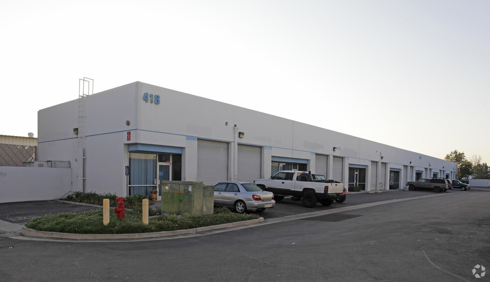 400 E Commonwealth Ave, Fullerton, CA for lease - Primary Photo - Image 3 of 4