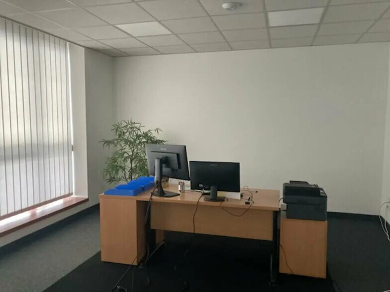 Office in Quimper for lease - Interior Photo - Image 3 of 4