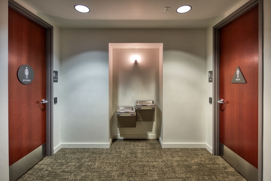 1375 Exposition Blvd, Sacramento, CA for lease - Interior Photo - Image 2 of 21