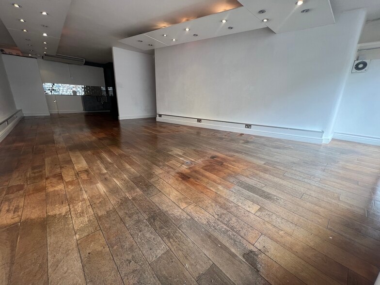 25 High Street, Saffron Walden for lease - Building Photo - Image 3 of 7