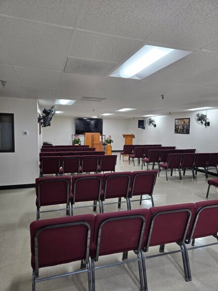 14937 San Fernando Mission Blvd, Mission Hills, CA for lease - Building Photo - Image 2 of 8