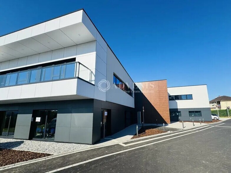 Office in Brumath for lease - Building Photo - Image 2 of 8