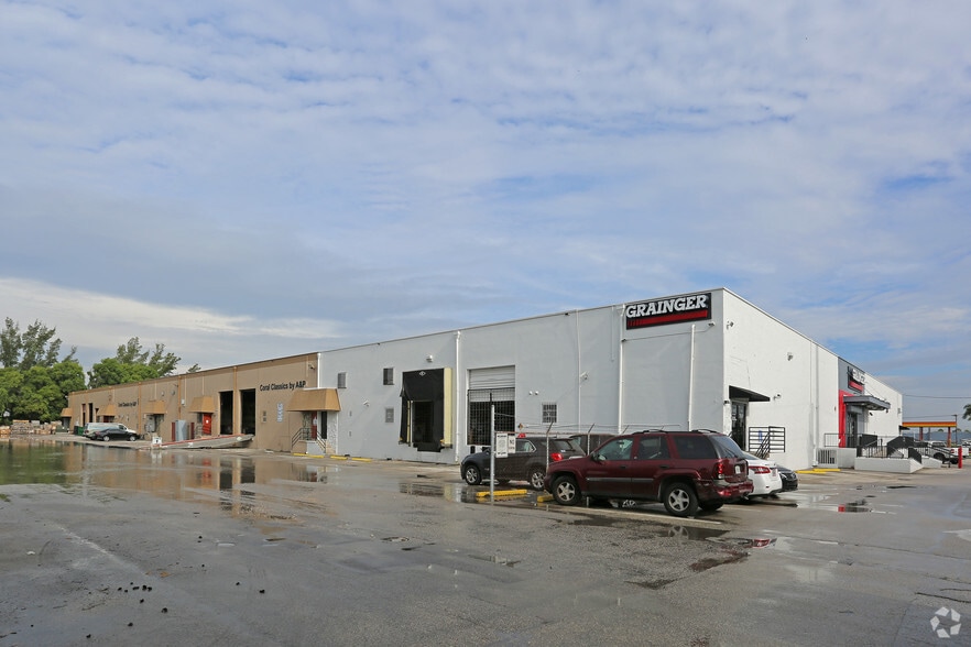 7100-7150 NW 37th Ave, Miami, FL for lease - Building Photo - Image 3 of 6